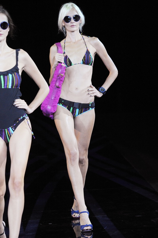 Emporio Armani 10ĸDƬ