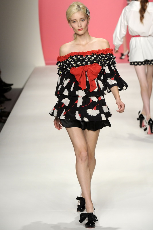 Moschino - Cheap & Chic 10ĸDƬ