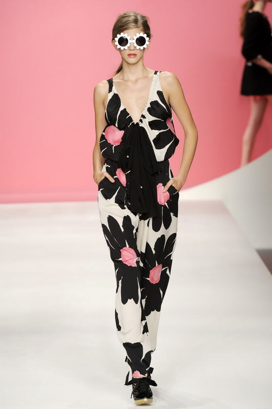 Moschino - Cheap & Chic 10ĸDƬ