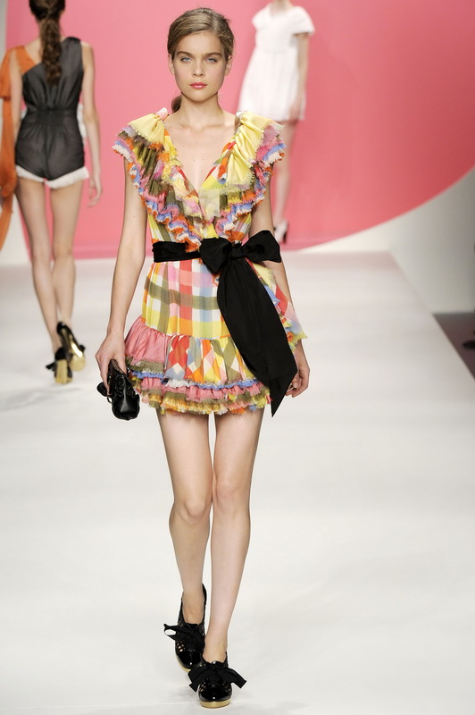 Moschino - Cheap & Chic 10ĸDƬ