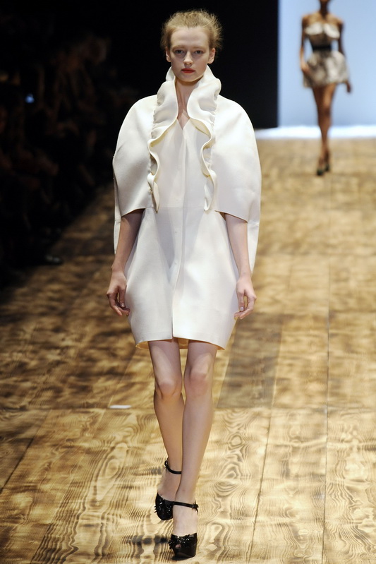 Giambattista Valli 10ĸDƬ