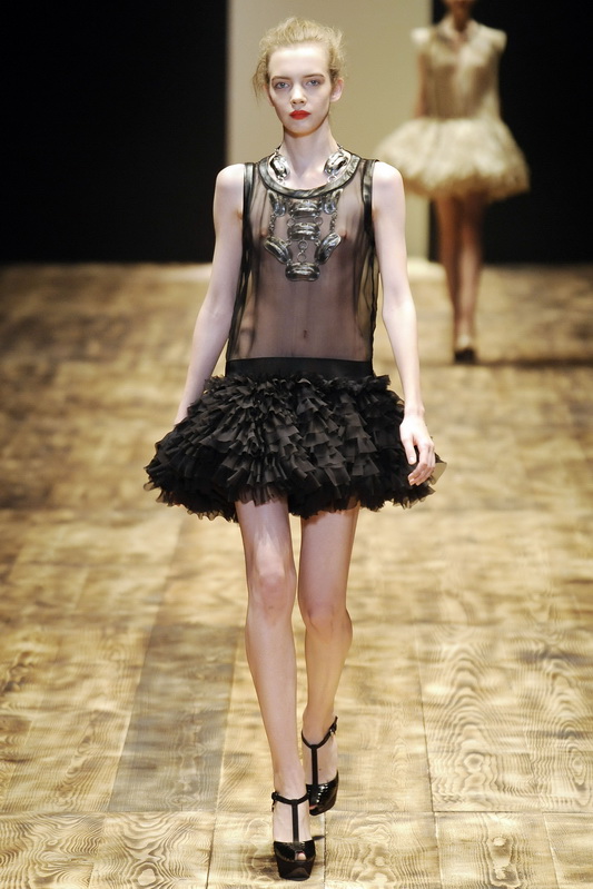 Giambattista Valli 10ĸDƬ
