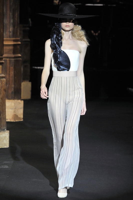 Hussein Chalayan 10ĸDƬ