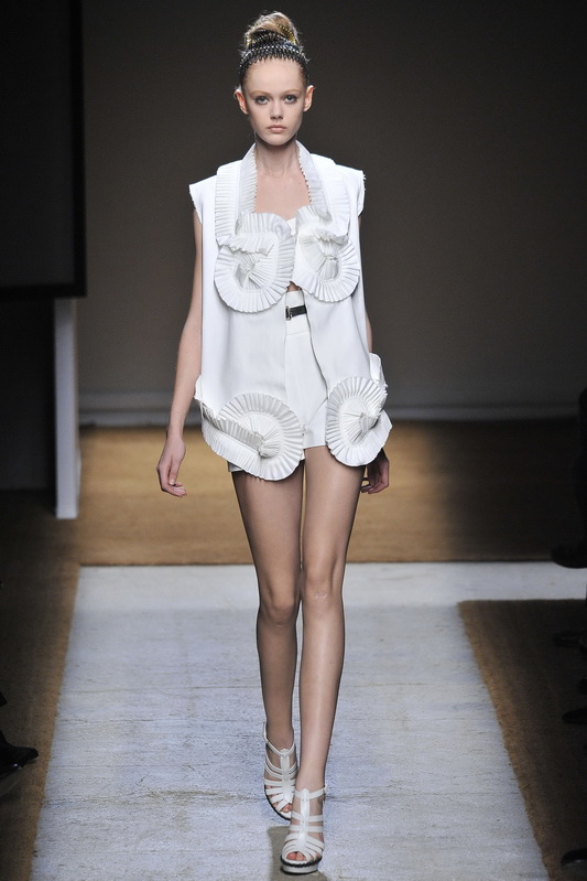 Yves Saint Laurent 10ĸDƬ