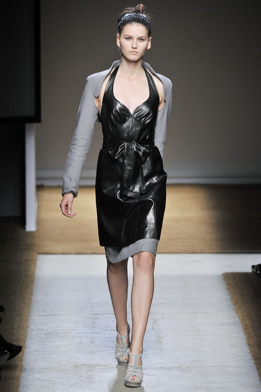 Yves Saint Laurent 10ĸDƬ