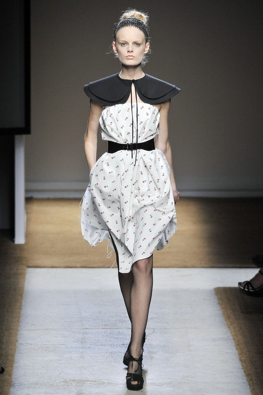 Yves Saint Laurent 10ĸDƬ