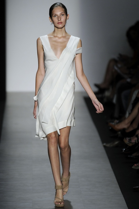 Max Azria Collection 10ĸDƬ