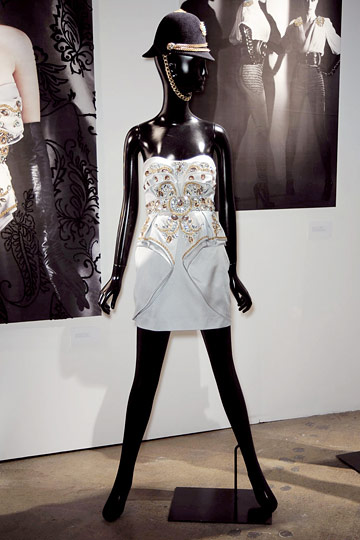 Temperley London 10ﶬDƬ