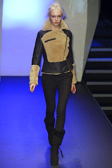 C N C by Costume National 10ﶬDƬ