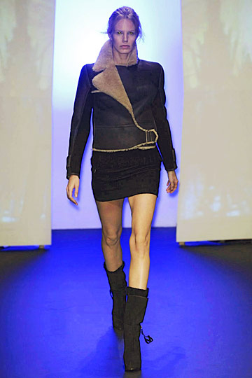 C N C by Costume National 10ﶬDƬ
