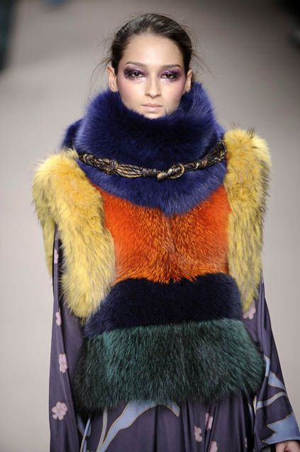 Pollini By Rifat Ozbek 08ﶬDƬ