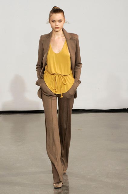 Halston 08ﶬDƬ