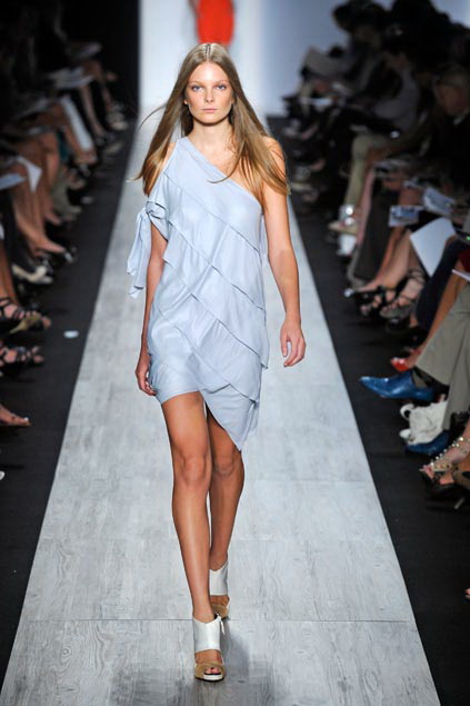 Bcbg MaxAzria 09ĸDƬ