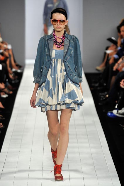 Marc by Marc Jacobs 09ĸDƬ