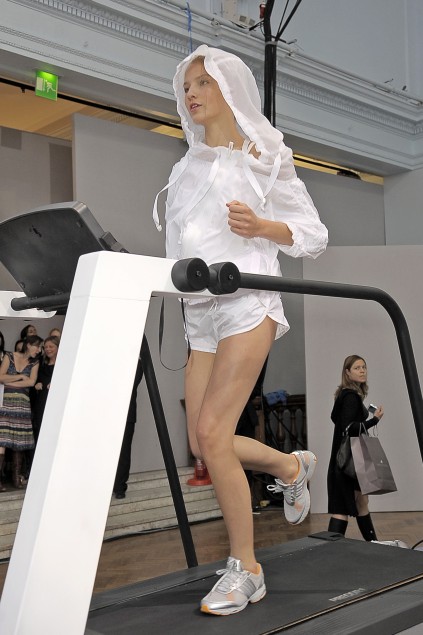 Adidas by Stella McCartney 09ĸDƬ