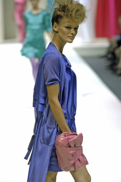 Moschino 09ĸDƬ