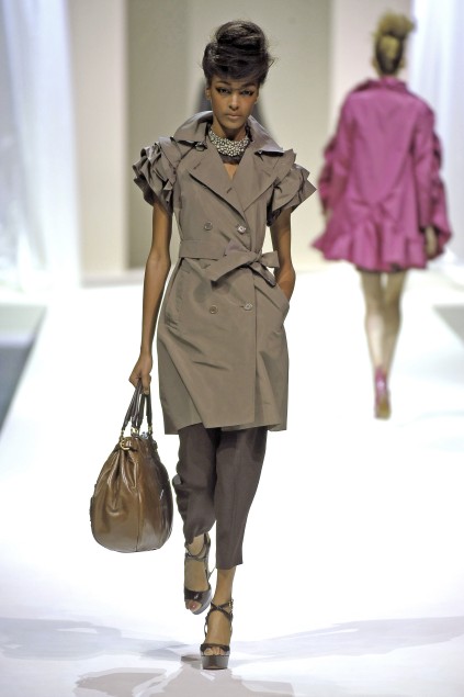 Moschino 09ĸDƬ