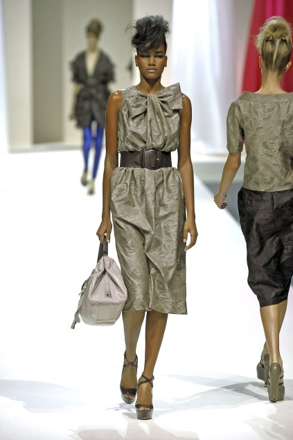 Moschino 09ĸDƬ