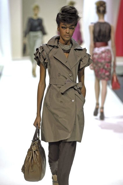 Moschino 09ĸDƬ