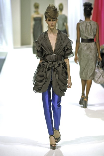 Moschino 09ĸDƬ