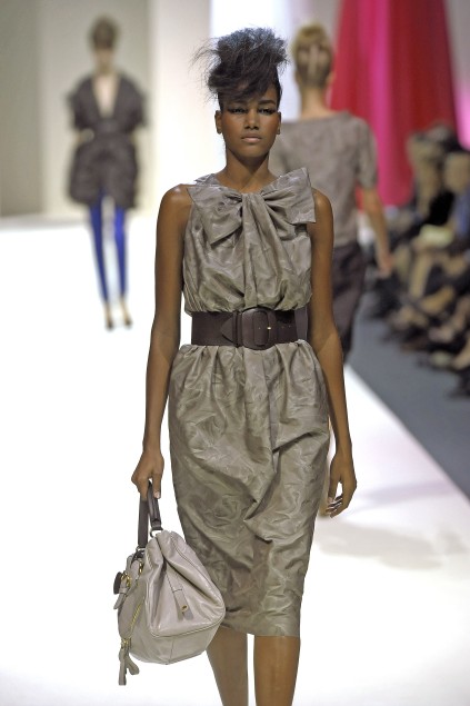 Moschino 09ĸDƬ