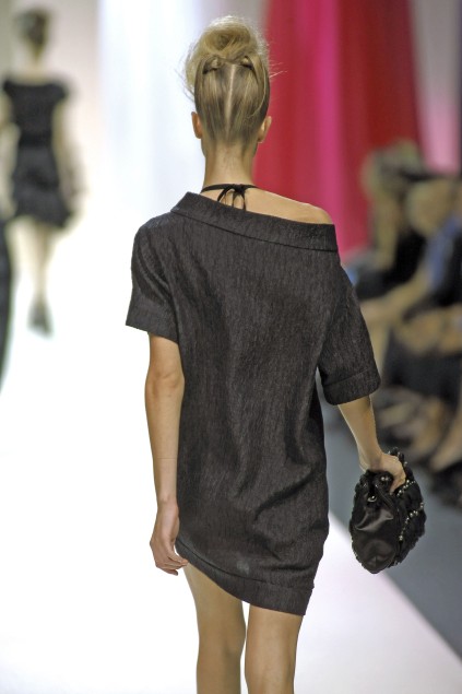Moschino 09ĸDƬ