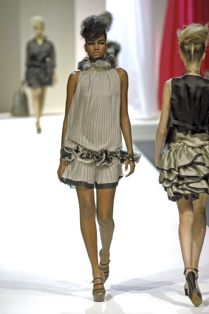 Moschino 09ĸDƬ